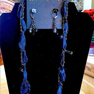 Necklace and earrings set.